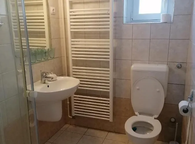 Rozsa Vendeghaz * קסזטלי